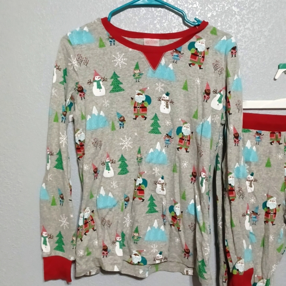 Holiday pajamas med